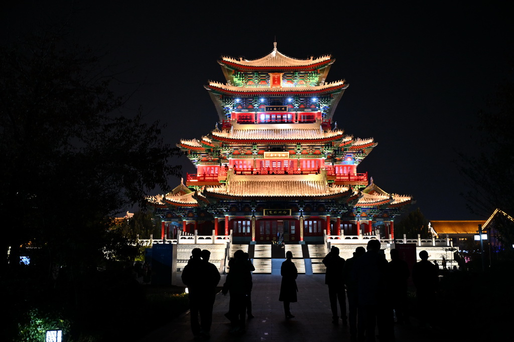 河北省沧州市运河区大运河沿线南川楼夜色(10月29日摄)。