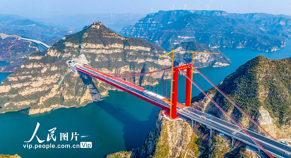 河南洛阳：济新高速公路黄河三峡大桥建设加快推进