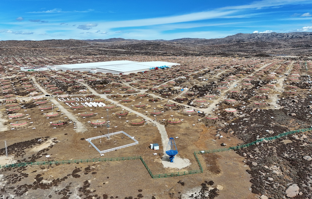 10月28日拍摄的高海拔宇宙线观测站(无人机照片)。