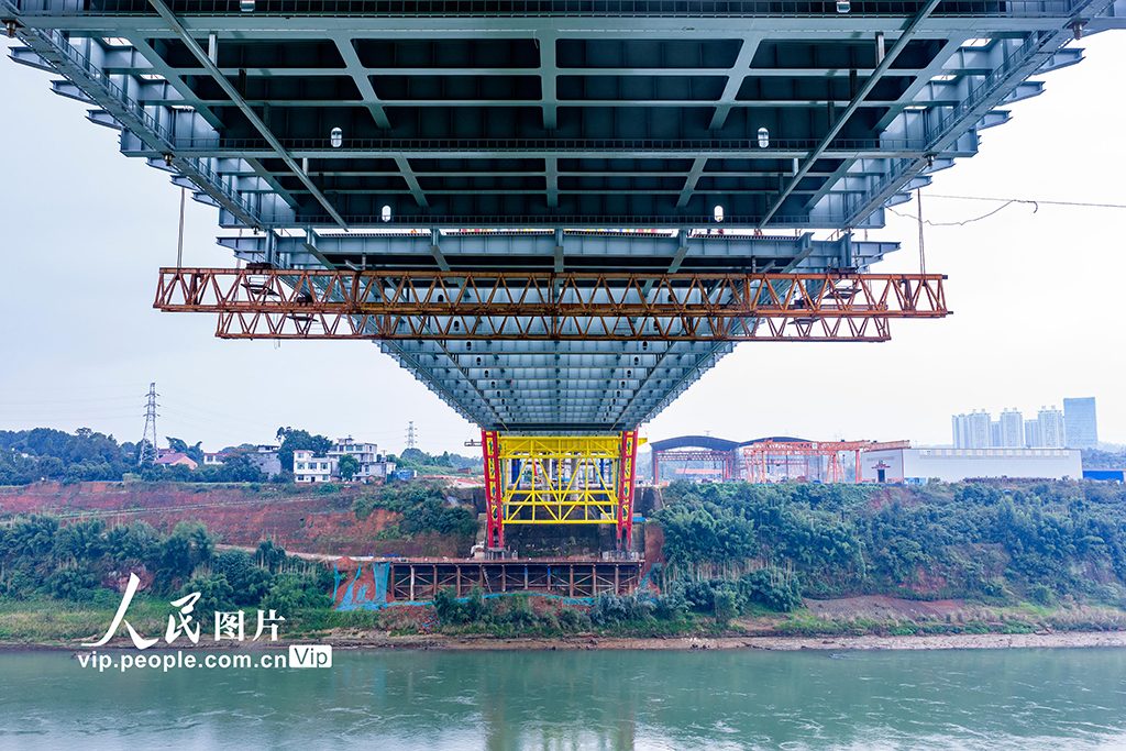 四川屏山:岷江二桥主桥钢格子梁顺利合龙【4】