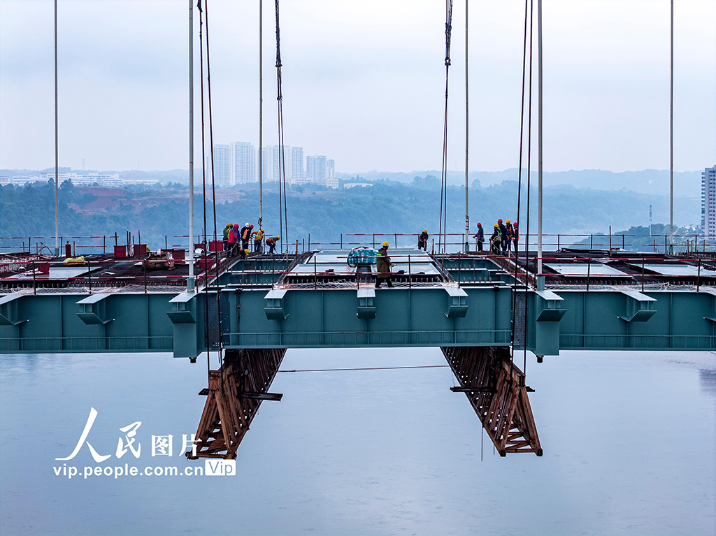 四川屏山:岷江二桥主桥钢格子梁顺利合龙【3】