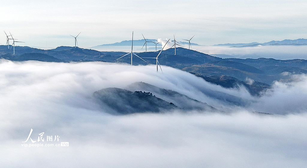 云南弥勒:云海风电美如画【2】