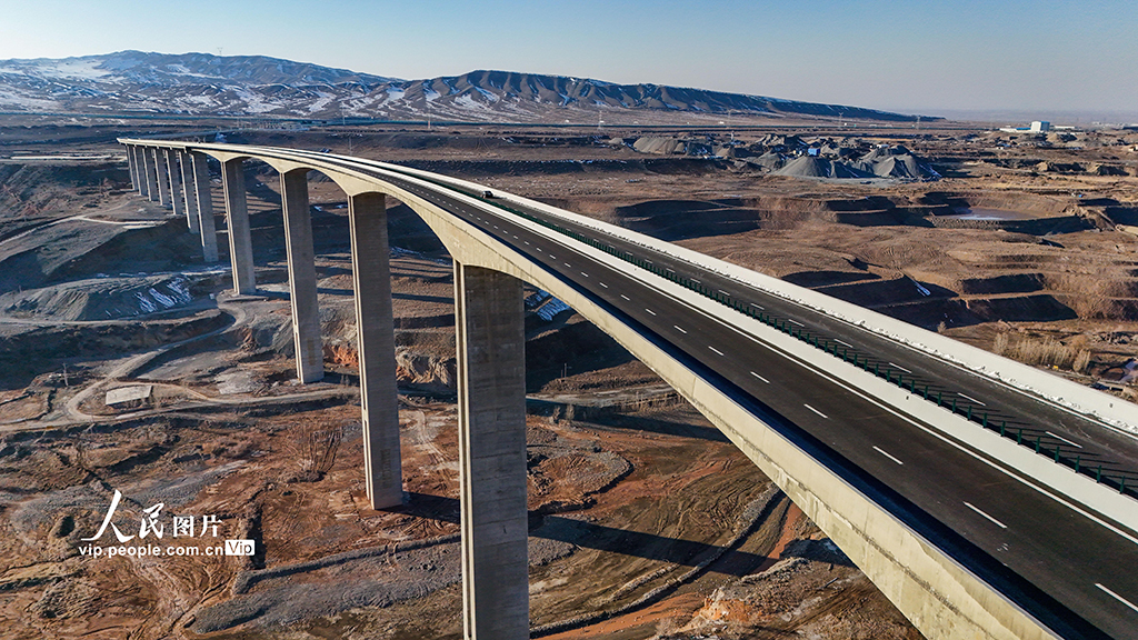 新疆昌吉：头屯河连接线特大桥改写区域交通格局【3】