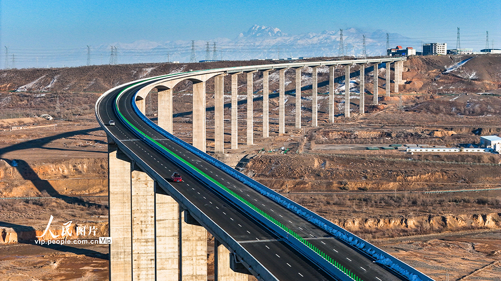 新疆昌吉:头屯河连接线特大桥改写区域交通格局【5】