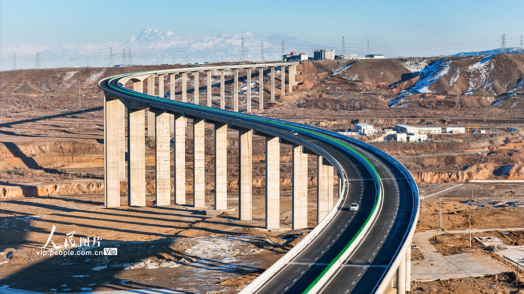 新疆昌吉:头屯河连接线特大桥改写区域交通格局【6】