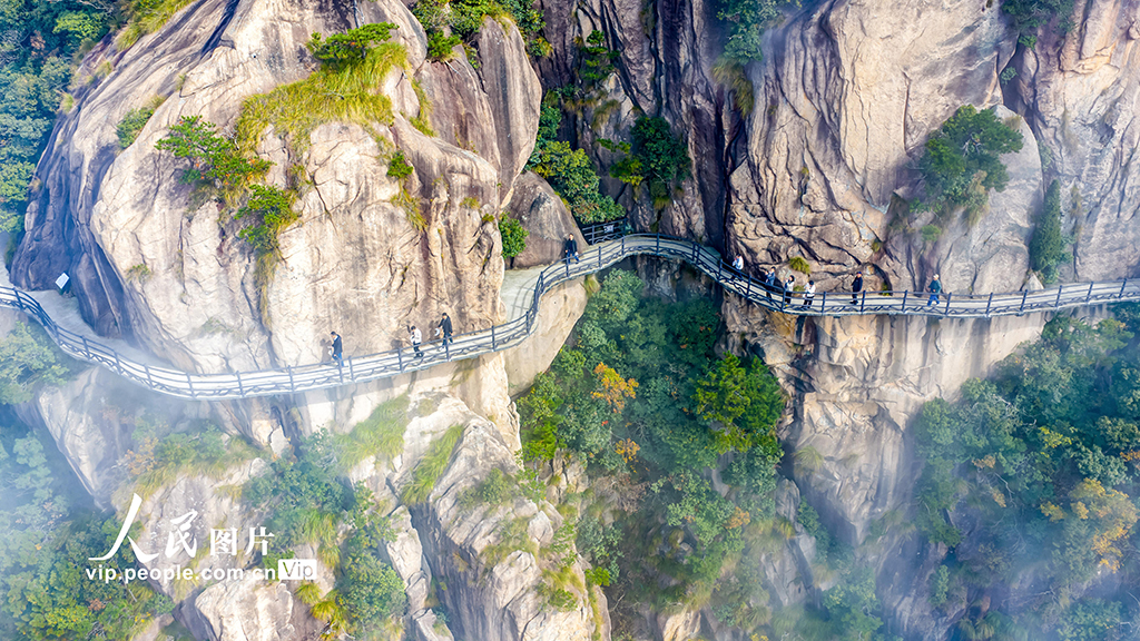 安徽池州:漫步高空栈道 欣赏绚丽秋色【2】