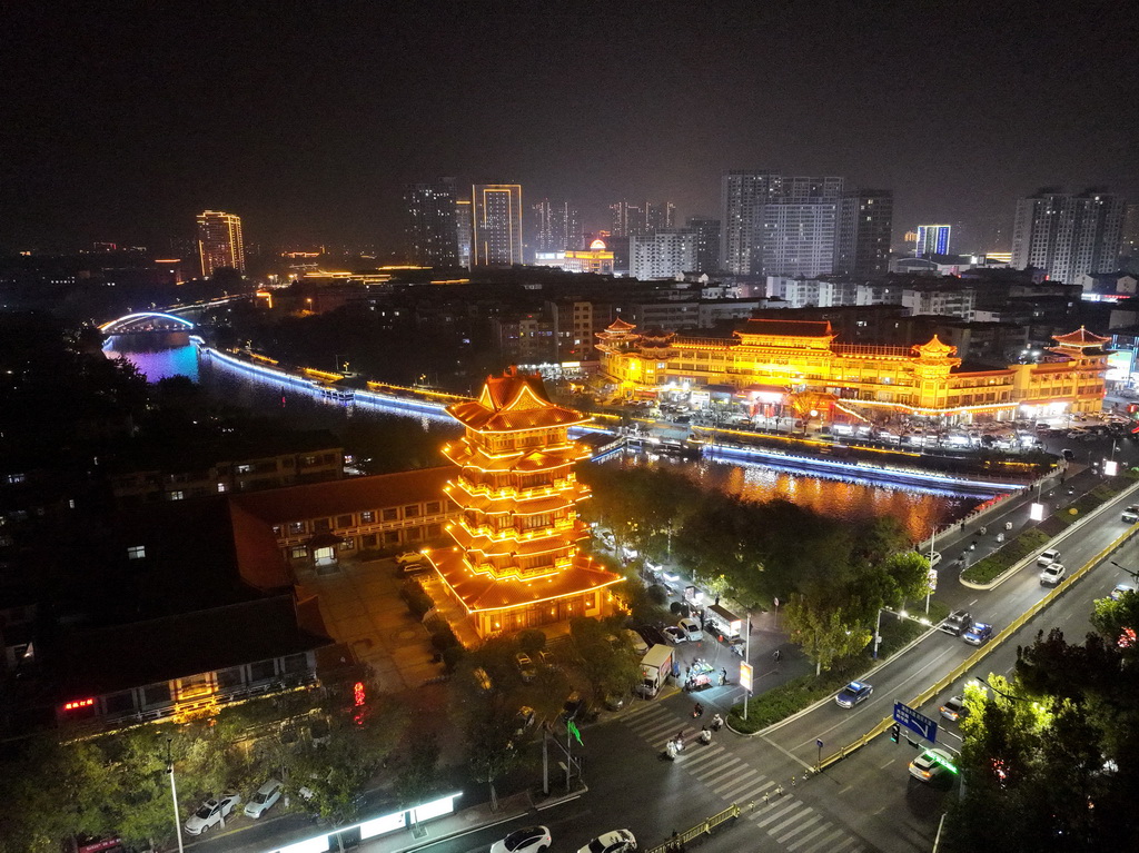 京杭大运河沧州段沿线的清风楼(11月11日摄,无人机照片)。