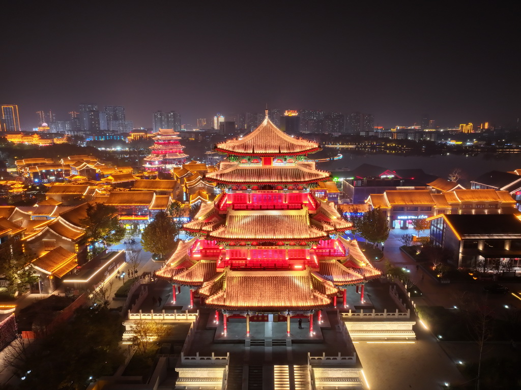 京杭大运河沧州段沿线的南川楼(11月11日摄,无人机照片)。