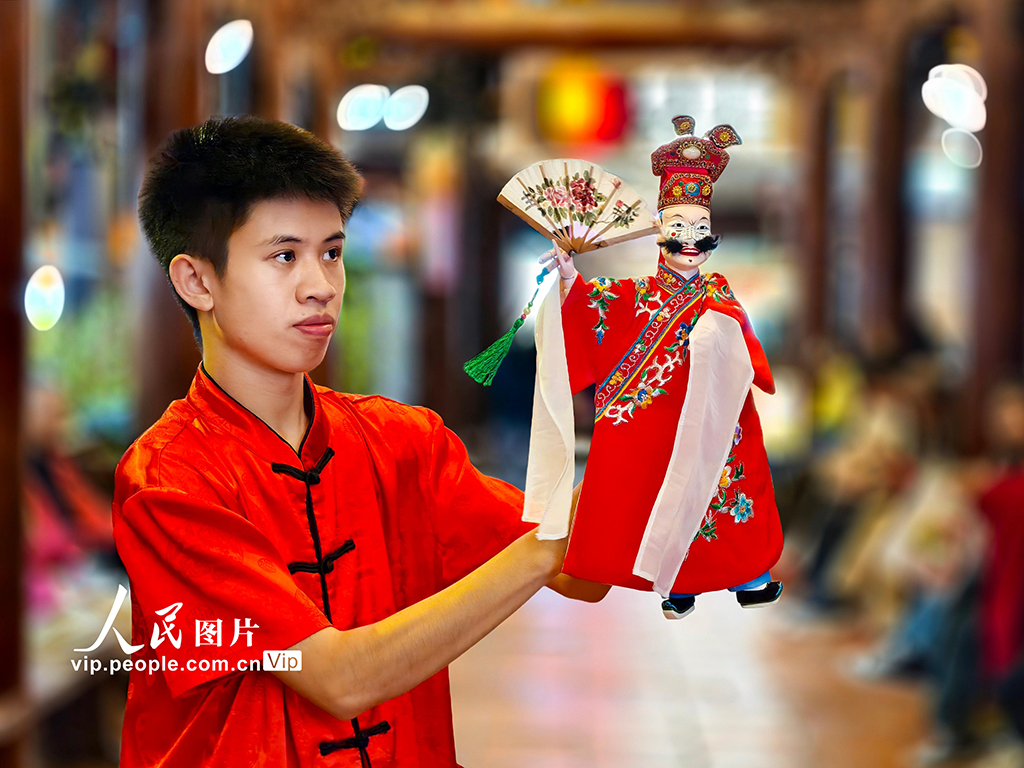 福建漳州：布袋木偶戏受关注【4】