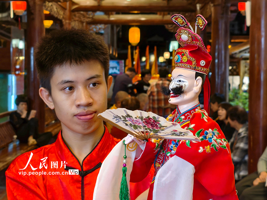 福建漳州：布袋木偶戏受关注【5】