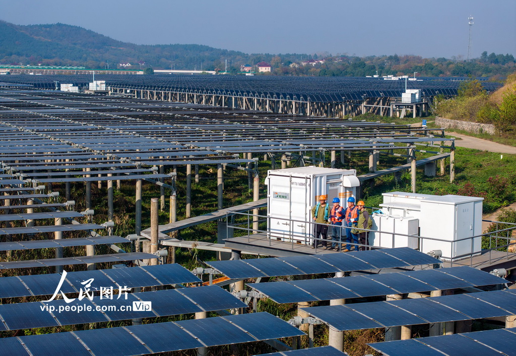安徽无为：巡检光伏发电设施 护航绿色能源安全【2】