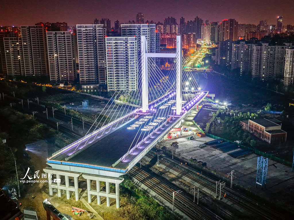 安徽合肥:万吨涉铁桥梁成功转体【7】