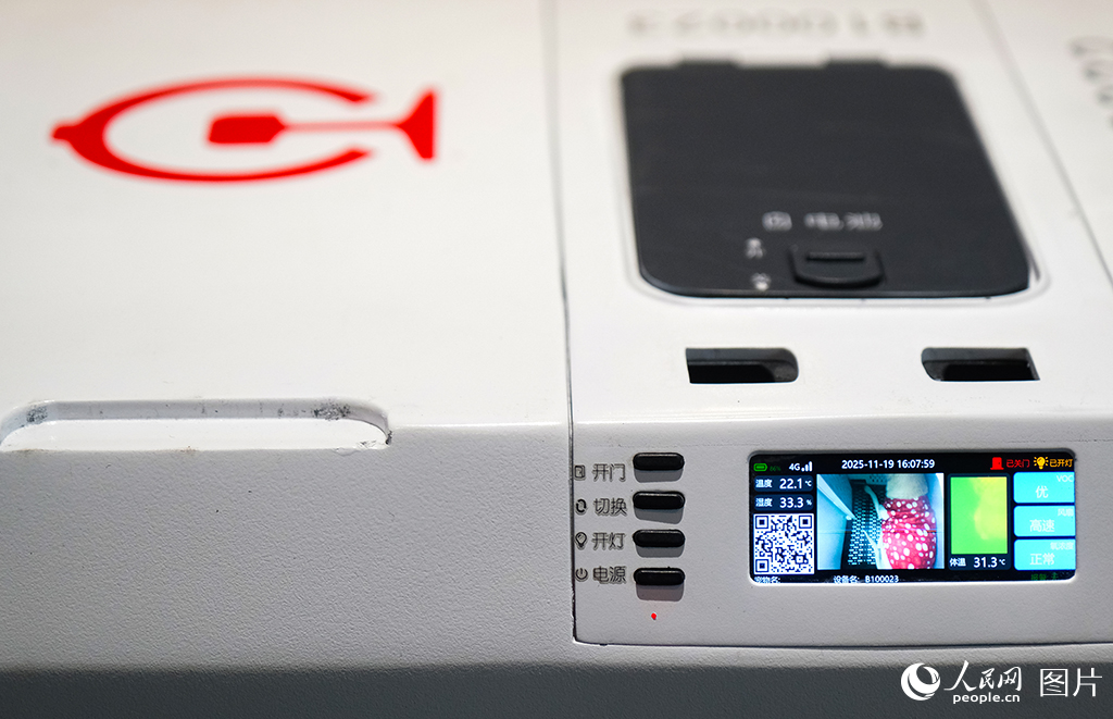 运行中的宠物托运箱监控影像数据。