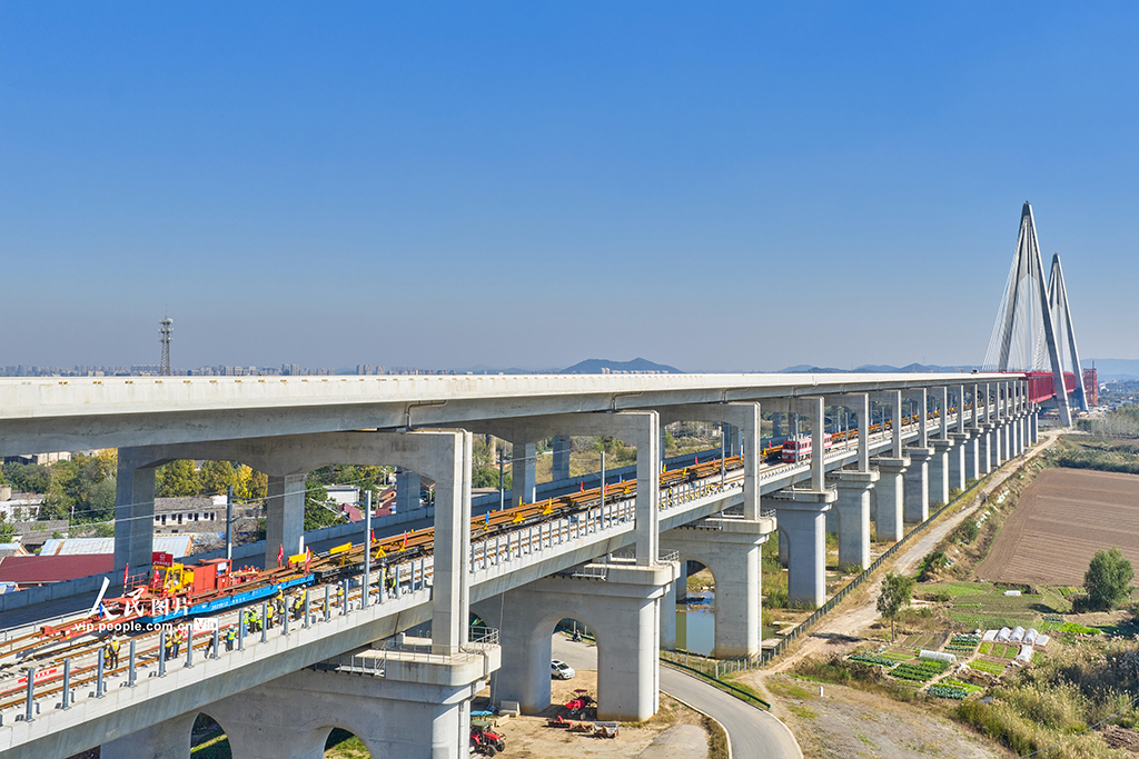 安徽当涂:巢马城际铁路全线开始铺轨【4】