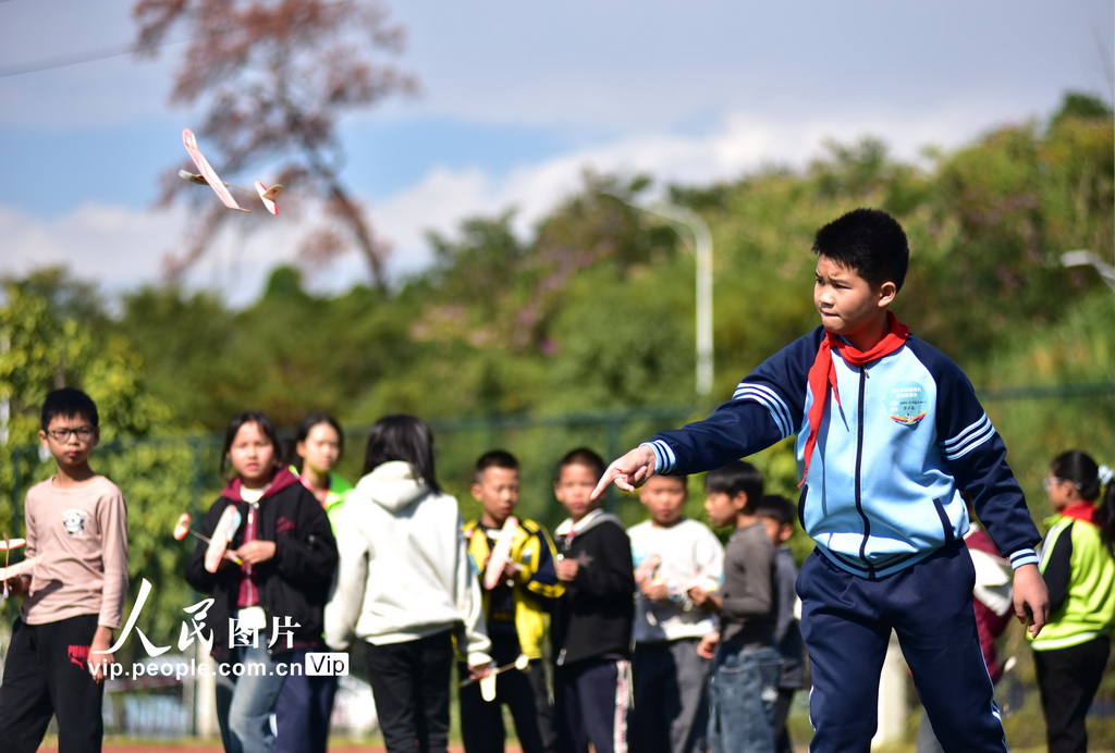 广西贺州:青少年航空航天教育竞赛举行【3】