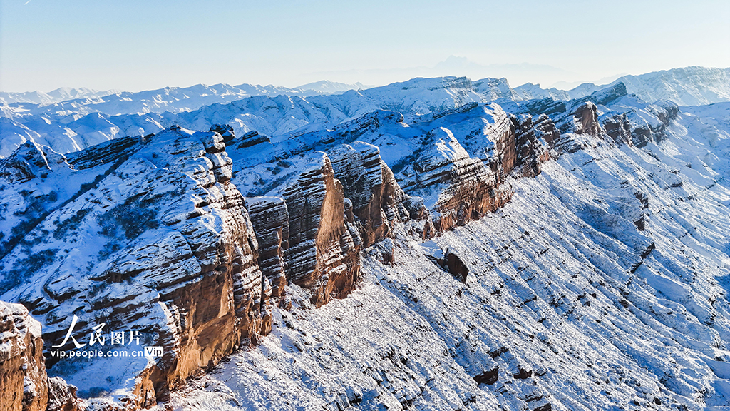 新疆呼图壁:雪映丹霞 展现壮美冬日画卷【2】