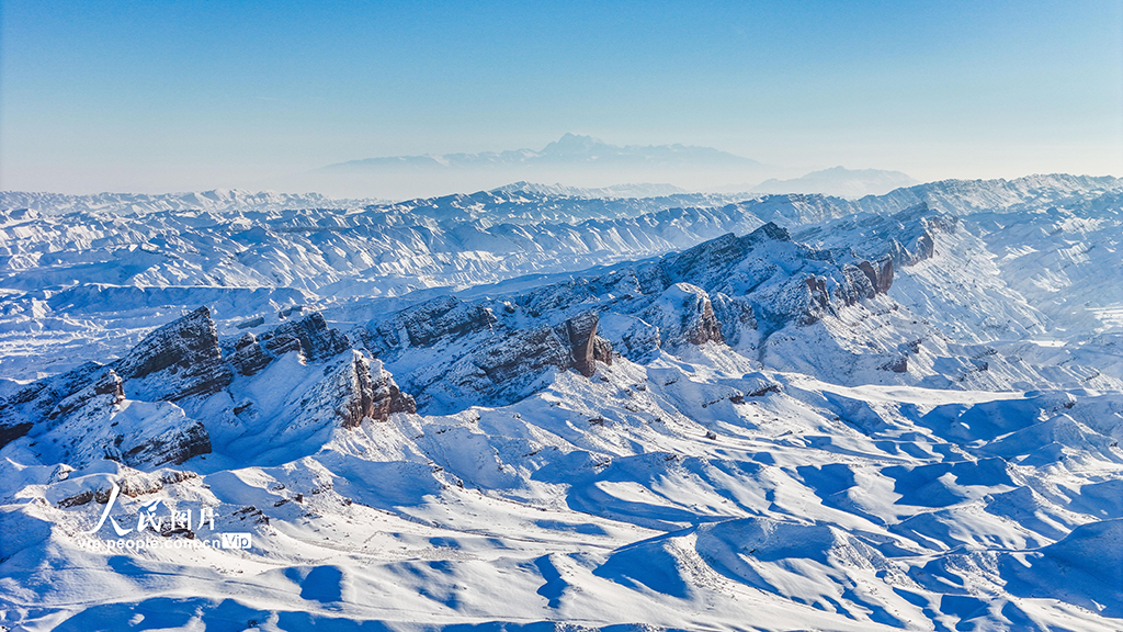 新疆呼图壁:雪映丹霞 展现壮美冬日画卷【3】