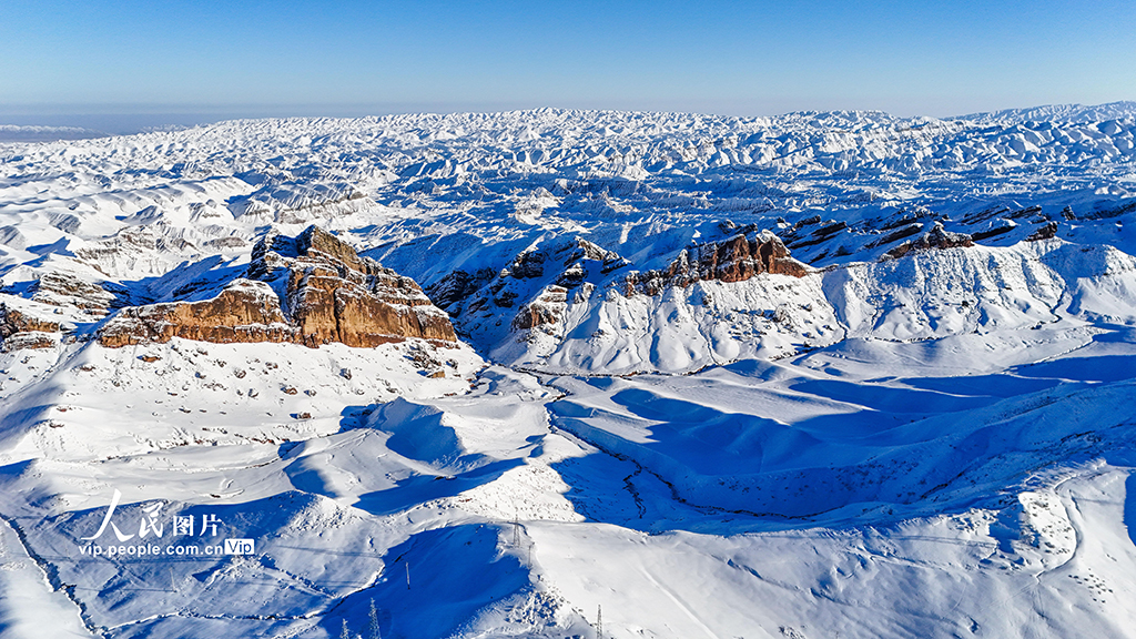 新疆呼图壁:雪映丹霞 展现壮美冬日画卷【6】