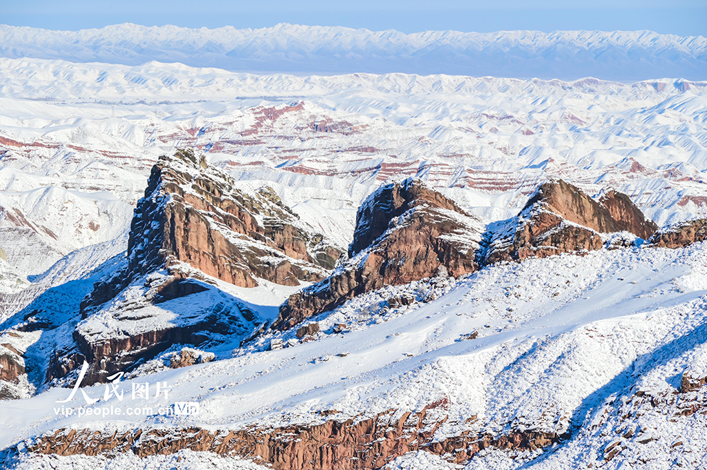新疆呼图壁:雪映丹霞 展现壮美冬日画卷【8】