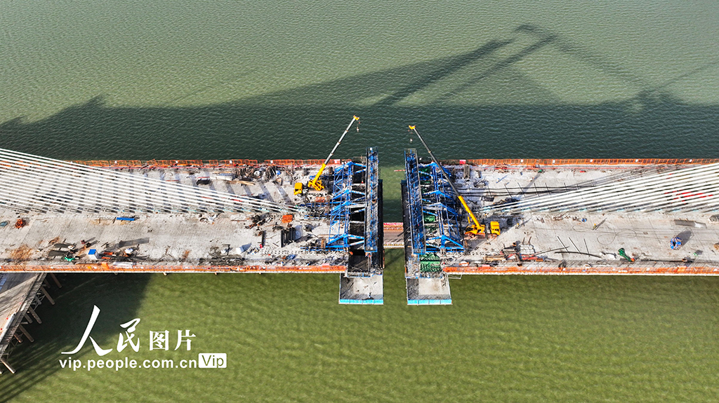 四川阆中：阆营高速嘉陵江特大桥建设有序推进【2】