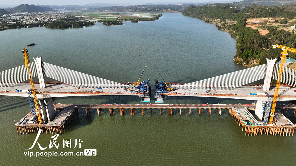 四川阆中:阆营高速嘉陵江特大桥建设有序推进【4】