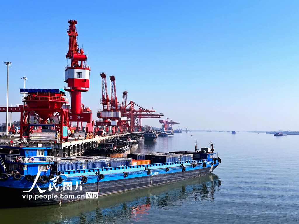 江西赣江新区：龙头岗综合码头作业忙【3】