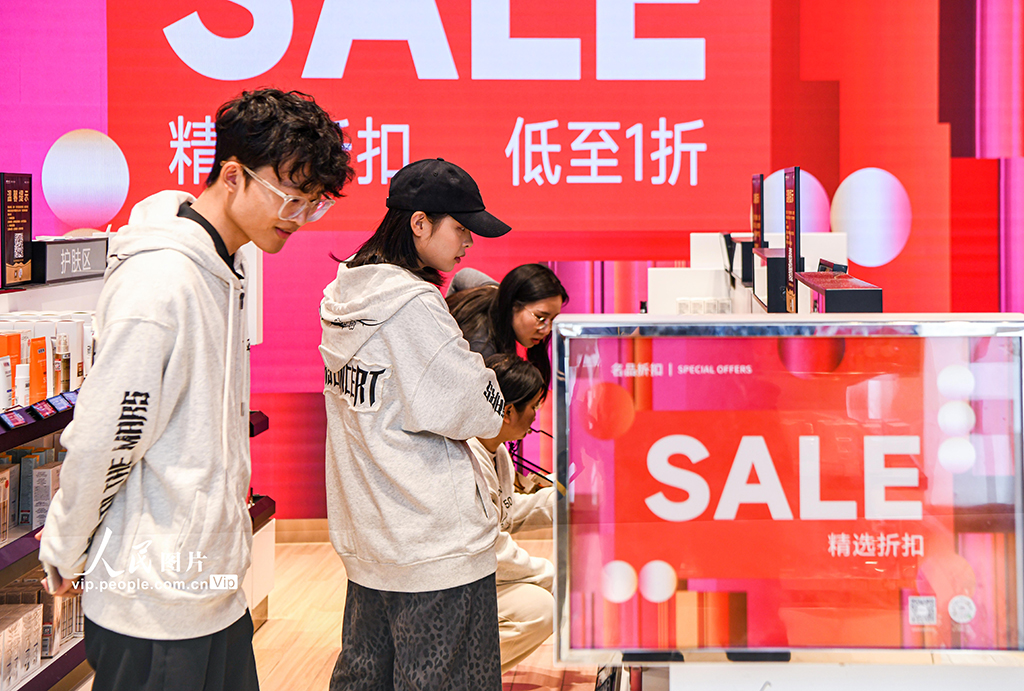 海南离岛免税新政实施首月 购物金额23.8亿元【3】