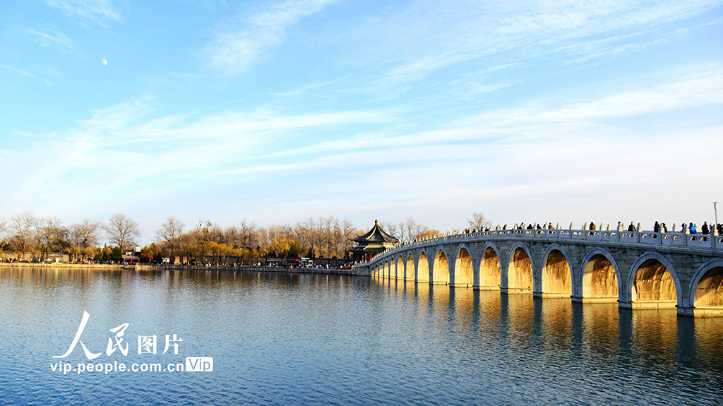 北京：颐和园再现“金光穿洞”景观【3】