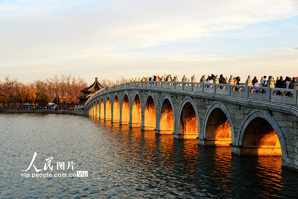 北京：颐和园再现“金光穿洞”景观【4】