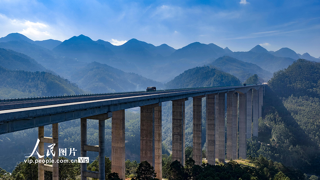 云南文山：那兴高速公路建设有序推进【2】