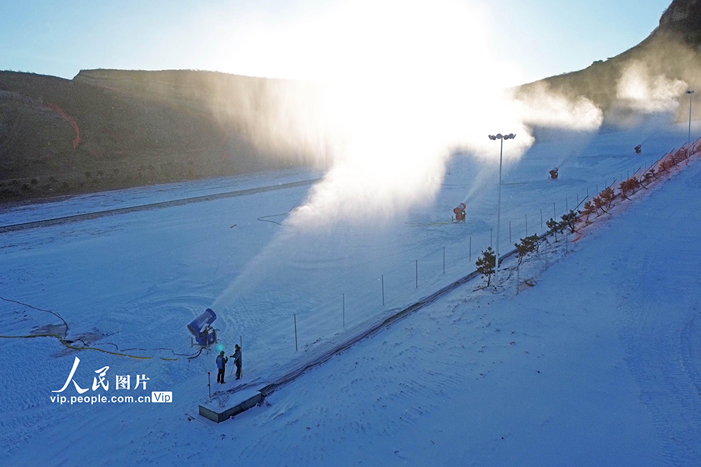 河北玉田：冰雪季加紧造雪迎游客【6】
