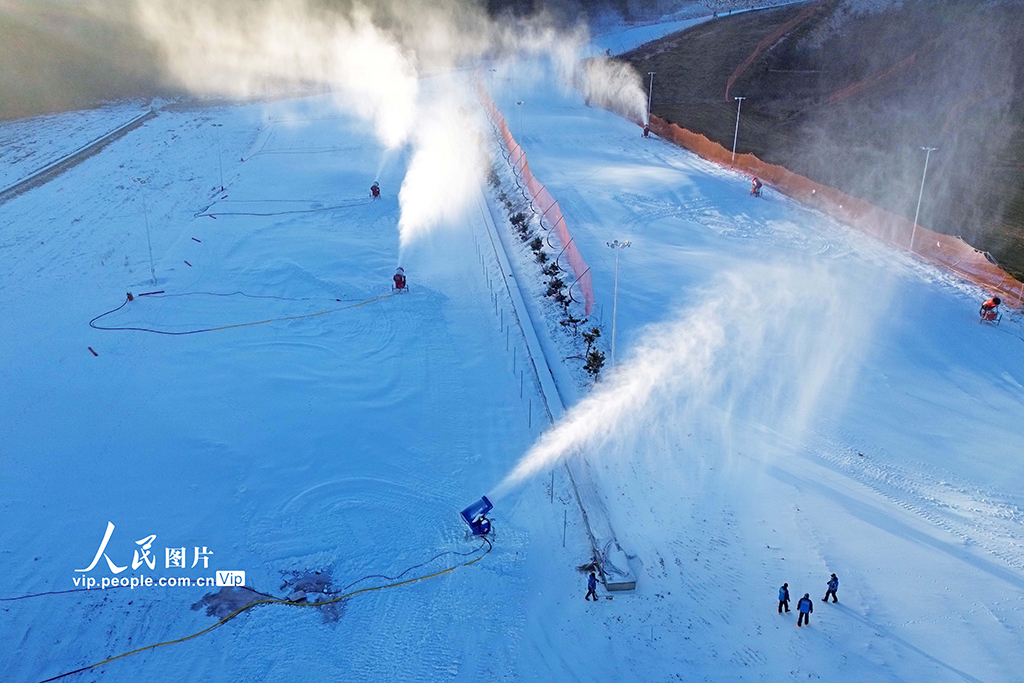 河北玉田：冰雪季加紧造雪迎游客【7】