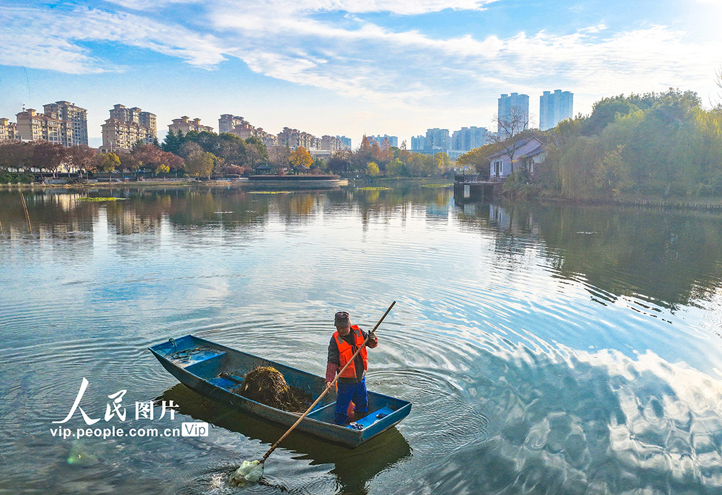 安徽芜湖：河道清漂 守护碧水【4】