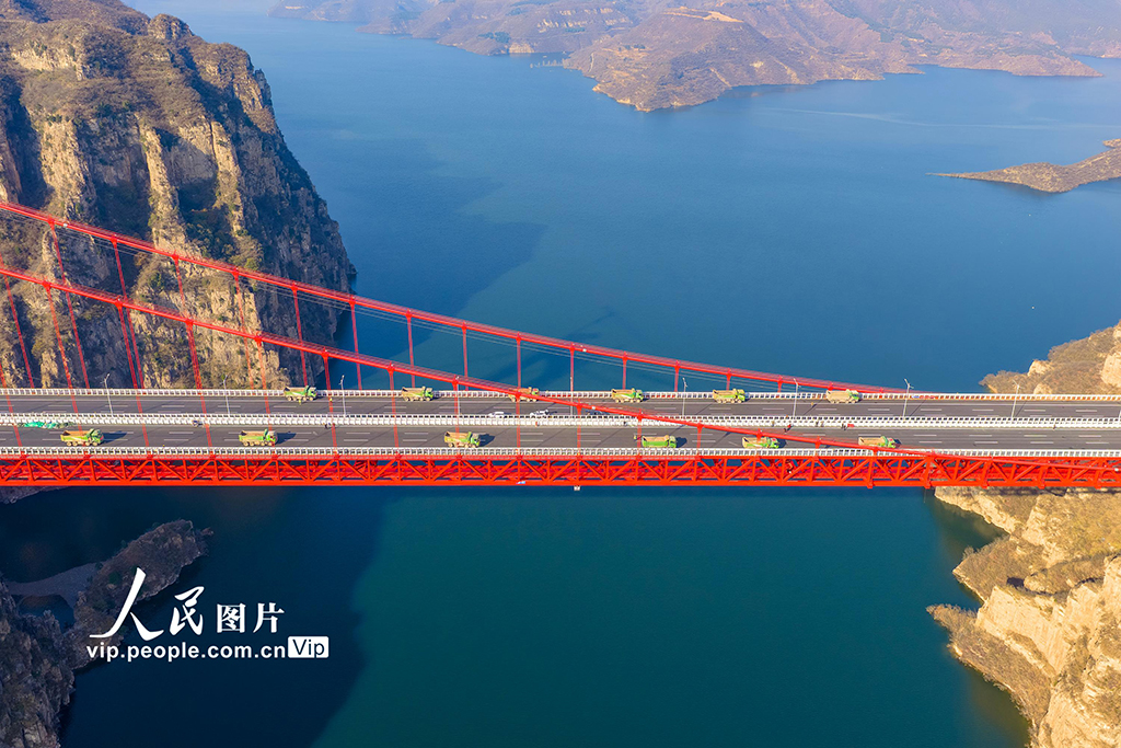 河南济源：黄河三峡大桥进行荷载试验【6】