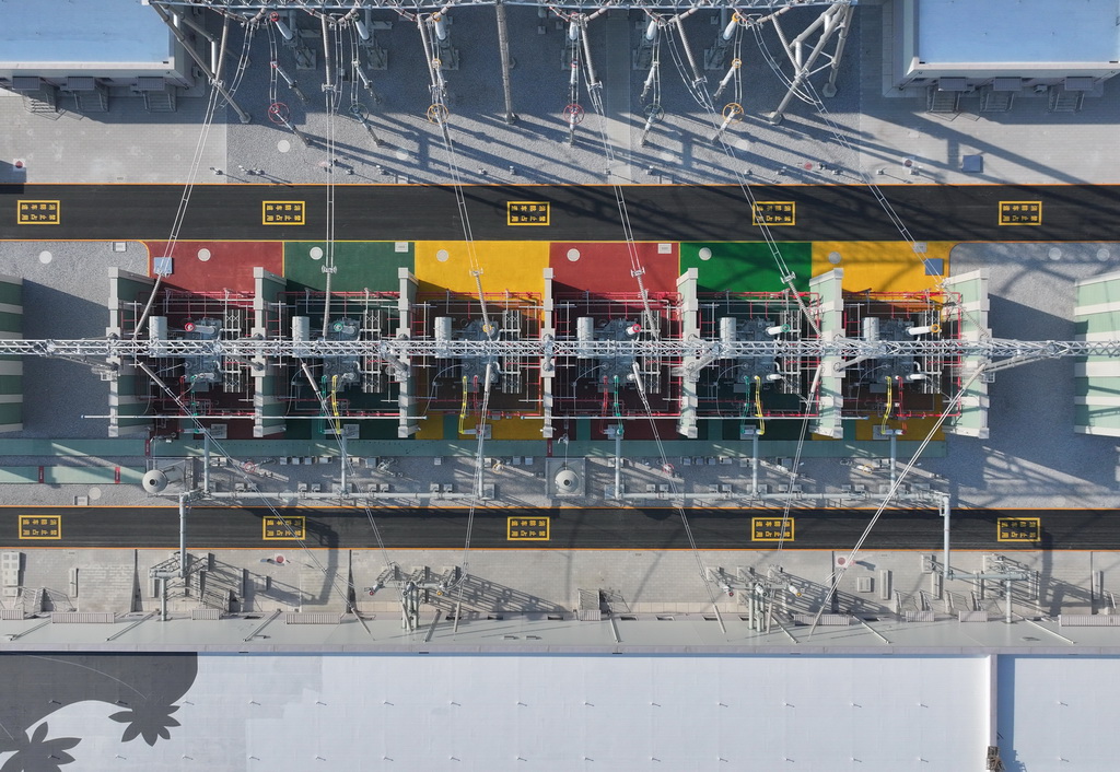 12月6日拍摄的雄安500千伏超高压变电站（无人机照片）。