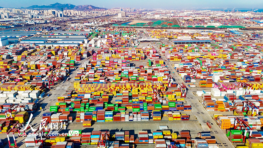 山东港口青岛港2025年货物吞吐量突破7亿吨【3】