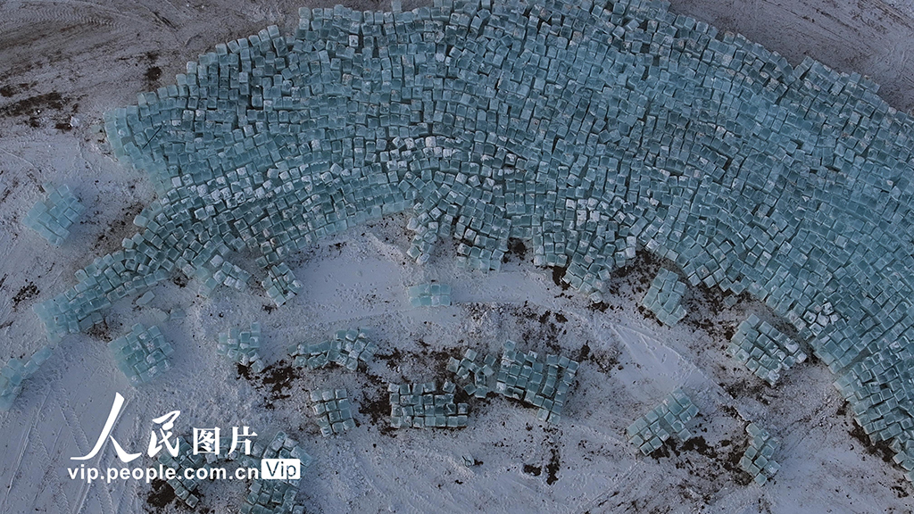 新疆巴里坤:冬湖取冰【3】