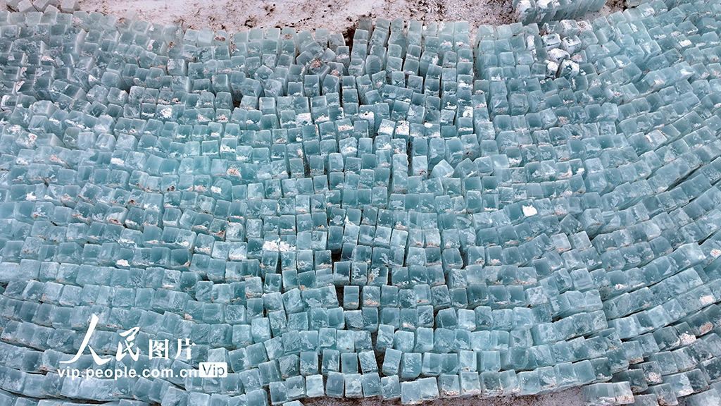 新疆巴里坤：冬湖取冰【5】