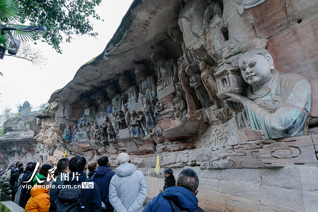 重庆：大足石刻游人如织【7】
