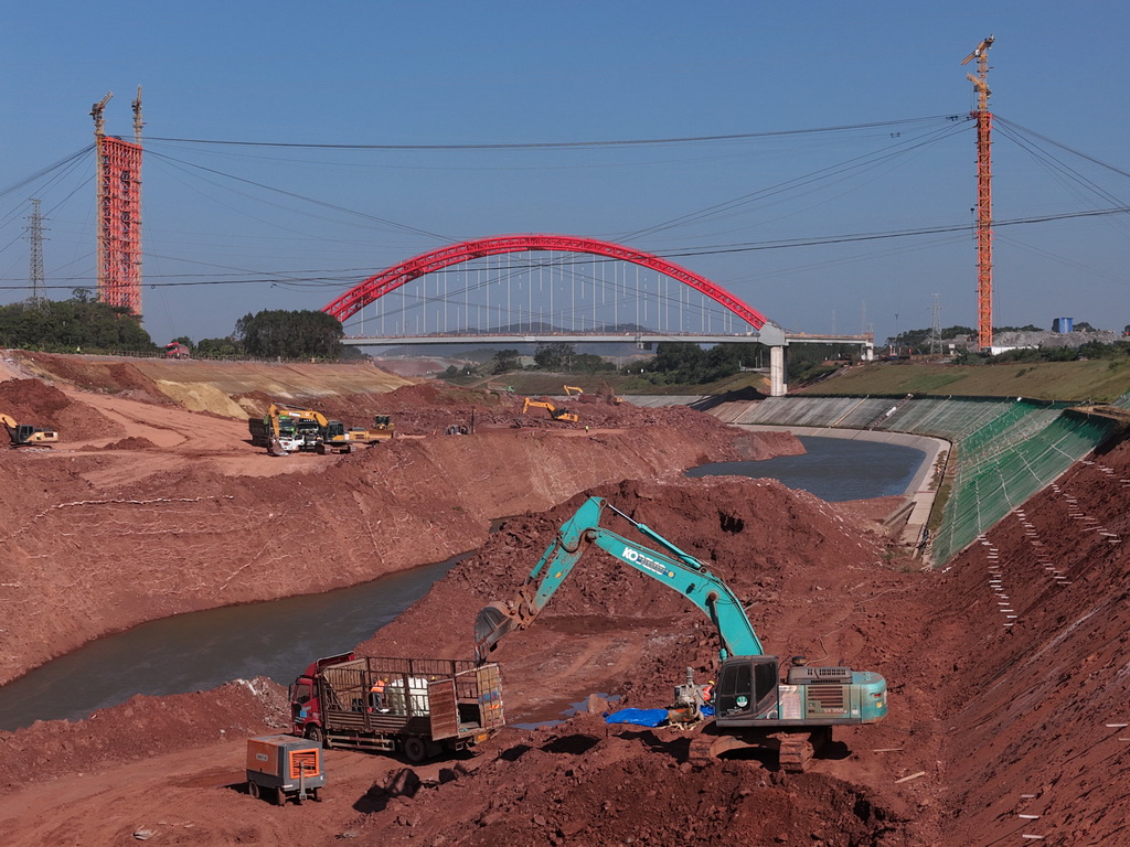 这是平陆运河陆屋段建设现场（11月12日摄，无人机照片）。新华社记者 周华 摄