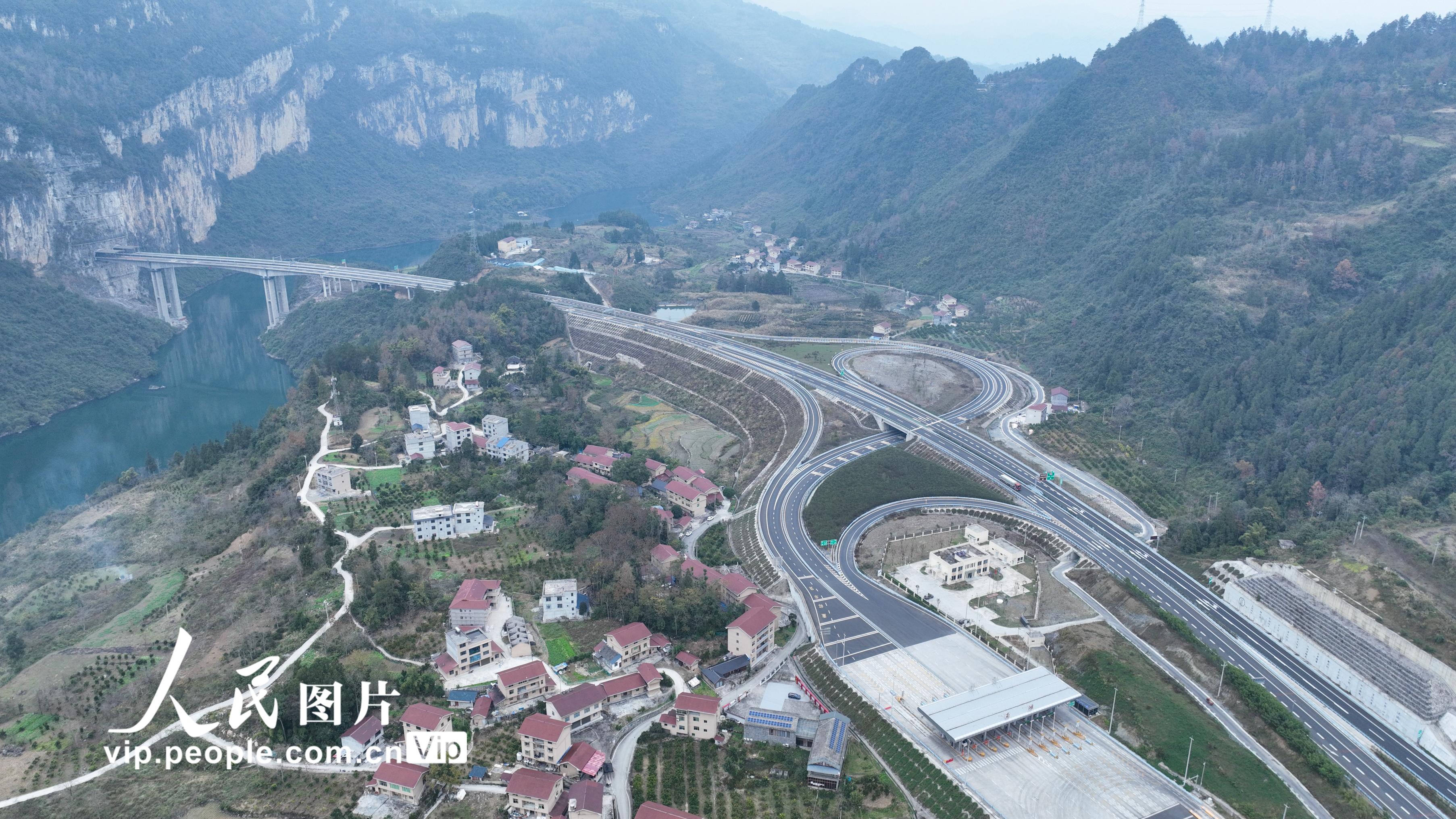 重庆：渝湘复线高速全线开通【2】