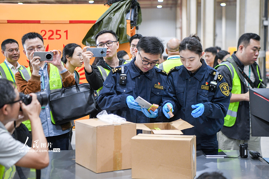 海南封关运作首日 海口美兰机场迎来第一批加工增值免关税货物出岛【6】