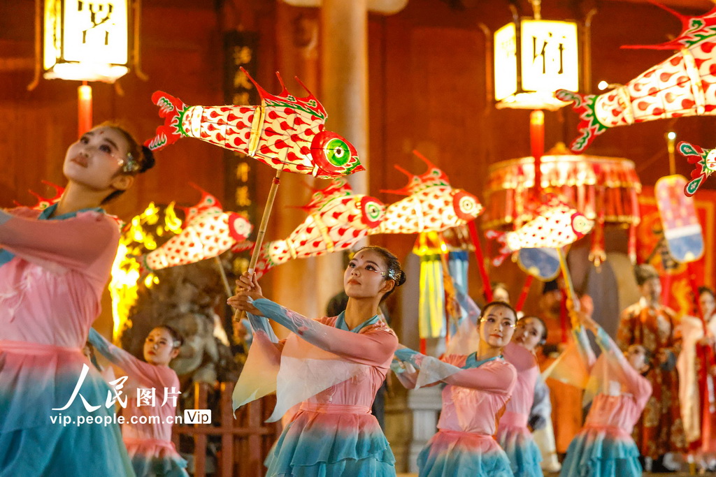 安徽歙县：非遗鱼灯舞动古城【2】