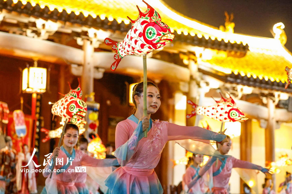 安徽歙县：非遗鱼灯舞动古城【3】