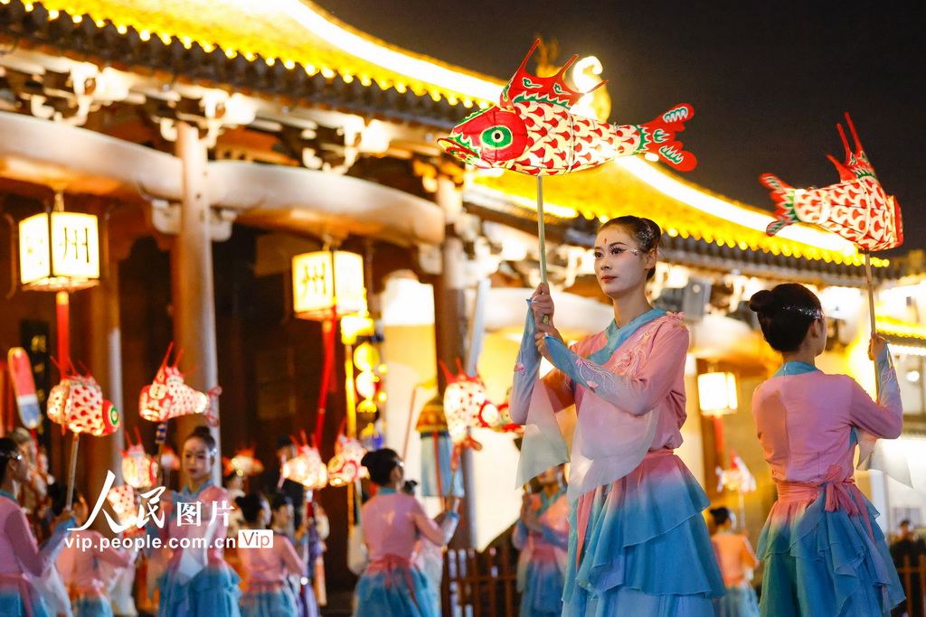 安徽歙县：非遗鱼灯舞动古城【6】