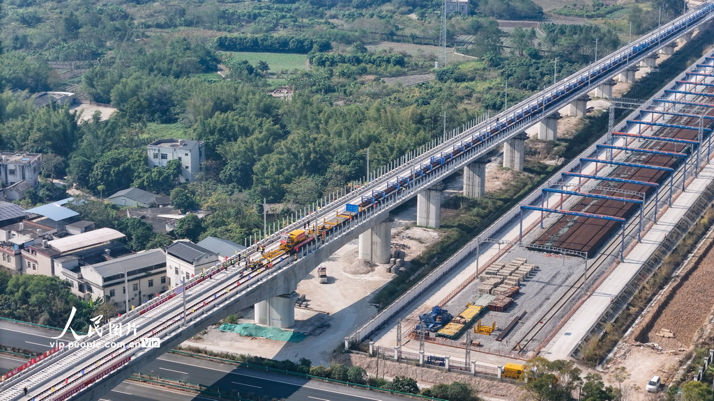 南珠高铁玉岑段开始铺轨【4】