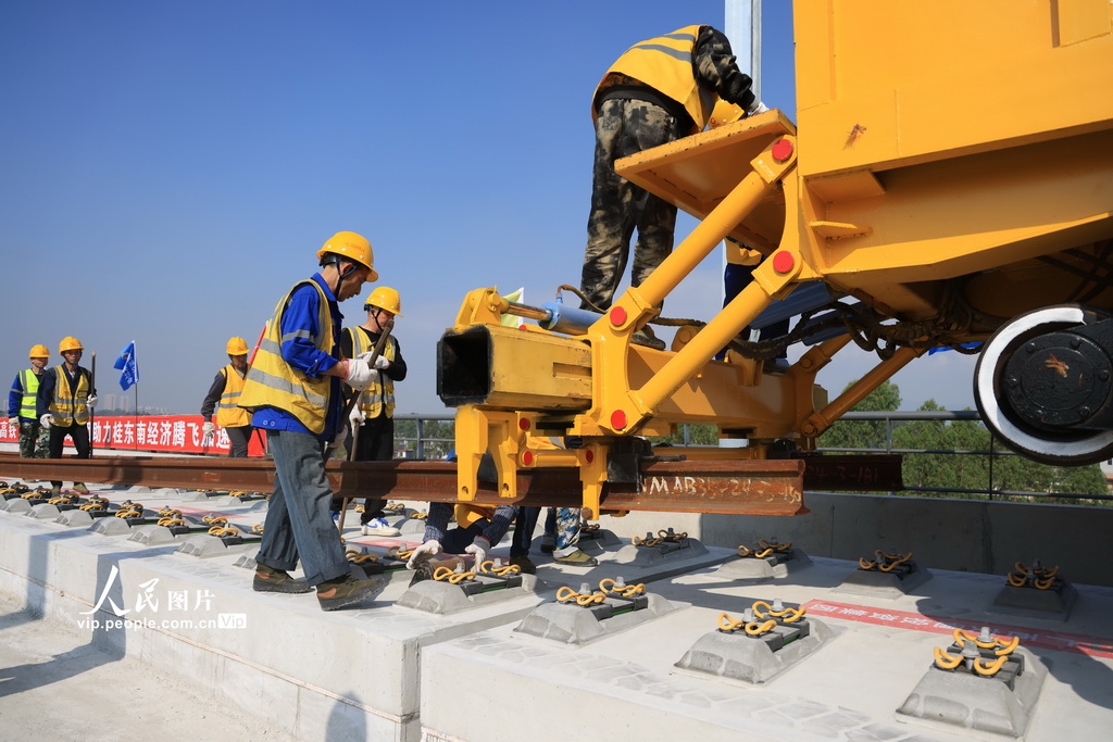 南珠高铁玉岑段开始铺轨【6】