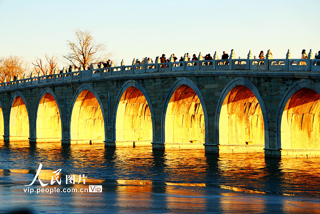 北京：颐和园十七孔桥现“金光穿洞”美景【2】