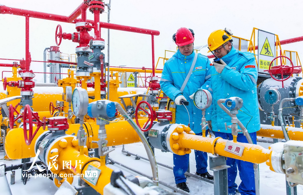 甘肃张掖：闻雪而动 巡检保供【3】