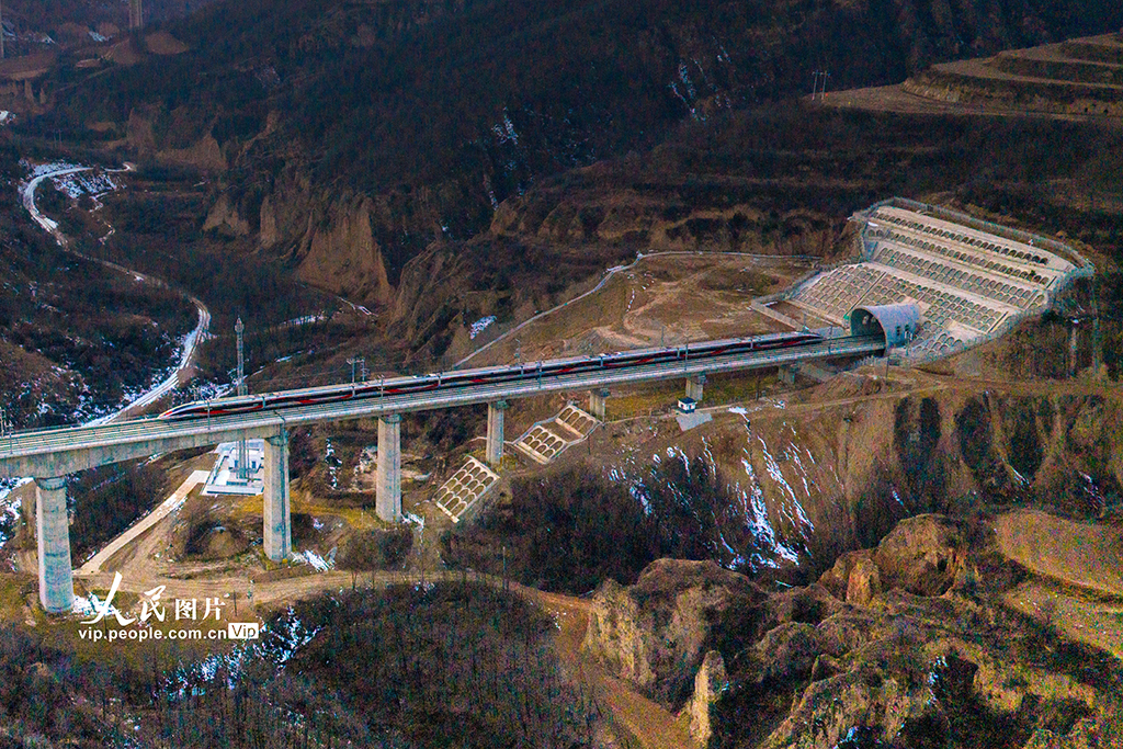 陕西:西延高铁开通运营【2】